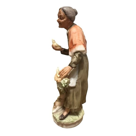 National Potteries Co FIGURINE LITTLE OLD LADY HOLDING BIRD Hand Painted Napcow - Picture 4 of 9